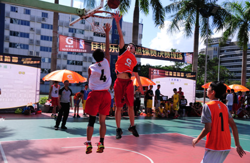 巴塞罗那理发师：欧洲杯期间，费尔明专门打电话让我给他理发