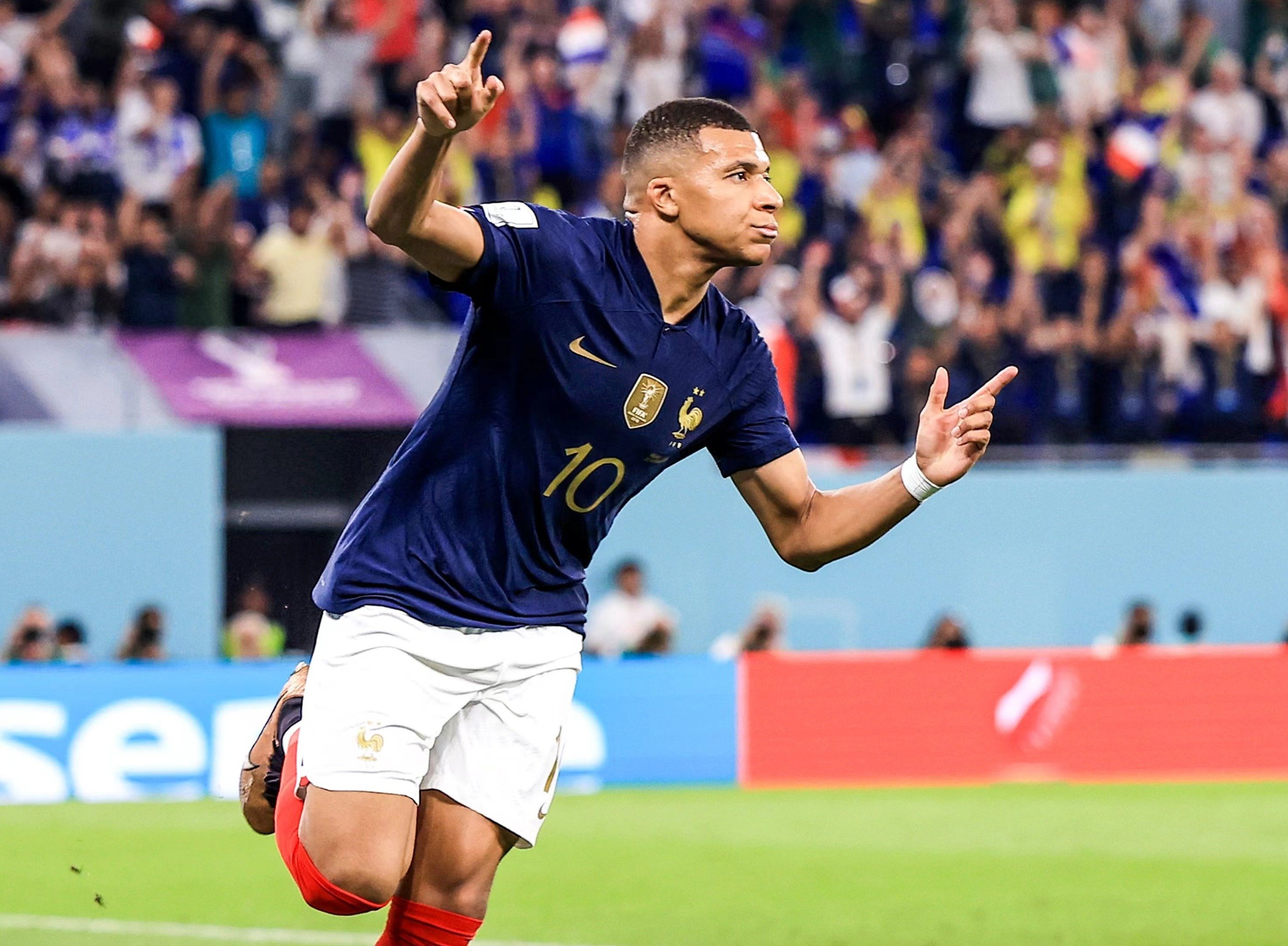 李国旭：马莱莱在申花做好前插就行，但在英博情况不一样