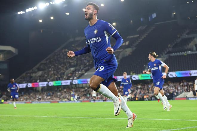 大连英博外援拉布亚德离队，本赛季表现起伏，遭质疑，终与俱乐部解约。