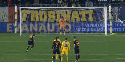 拜仁官方：后卫博埃因病缺席与斯图加特的比赛