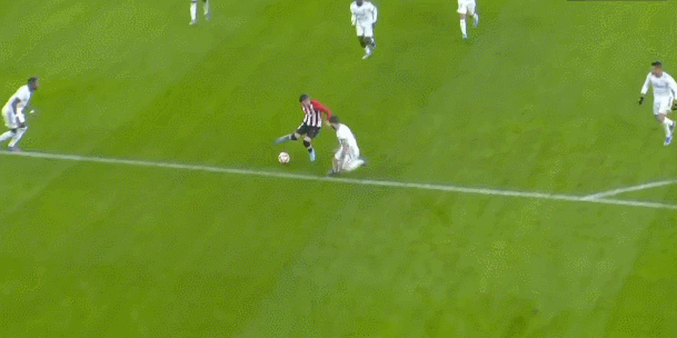 球迷：这球就是不讲道理的那种